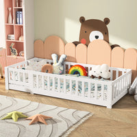 Montessori-Bodenbett aus Holz mit Rausfallschutz
